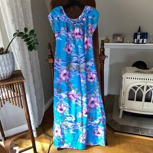 80s Vintage Hilo Hattie Hawaiian Muumuu Beach Coverup Medium Hawaii blue floral